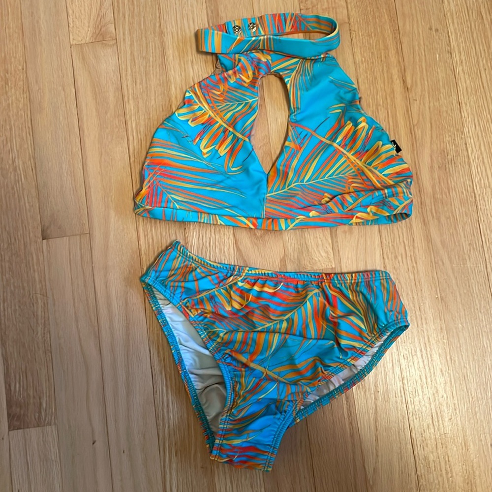Cleo the Hurricane Tropical Pattern Dance Set